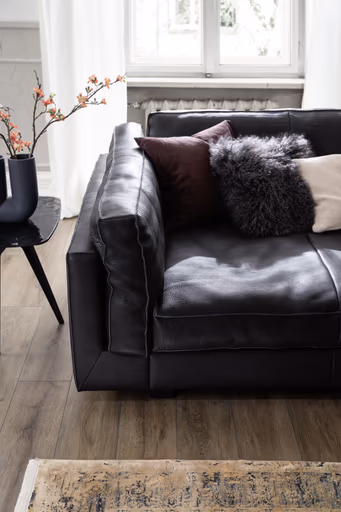 Sofa Aprino 3 - 4-Sitzer XXL, Dickleder, schwarz, Armlehne Kissen