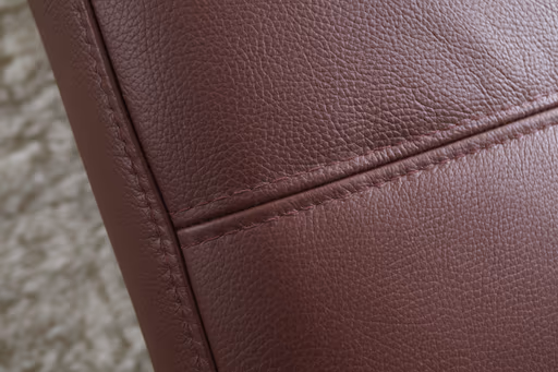 Ecksofa Arima - 2-Sitzer mit Longchair rechts inkl. Sitzvorzug (motorisch), Leder, Weinbeere