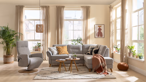 Ecksofa Almyra - 2,5-Sitzer mit Ottomane rechts, inkl. Schlaffunktion und Bettkasten, Stoff, Silbergrau