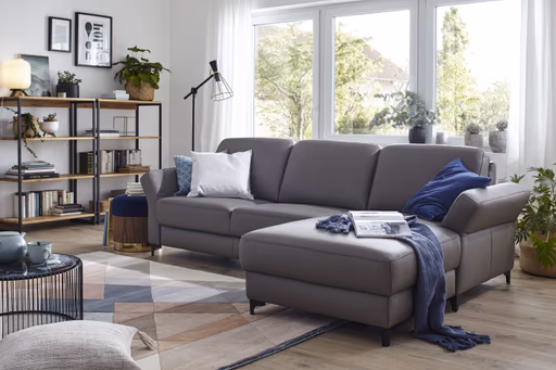 Ecksofa Merlos - 2-Sitzer mit Longchair rechts inkl. Sitzvorzug (motorisch) und Armlehnen verstellbar, Leder, Steingrau