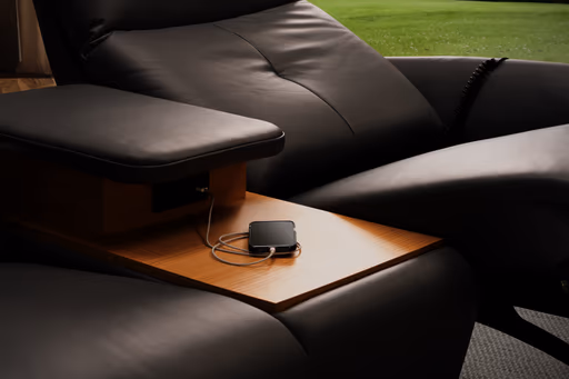 Sofa EM Pula - 2-Sitzer mit Tisch/USB/Steckdose, Leder, schwarz