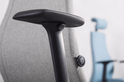 Chefsessel - mit Ergo-Rückenpolsterung und 3D-Armlehnen, Stoff, Schwarz