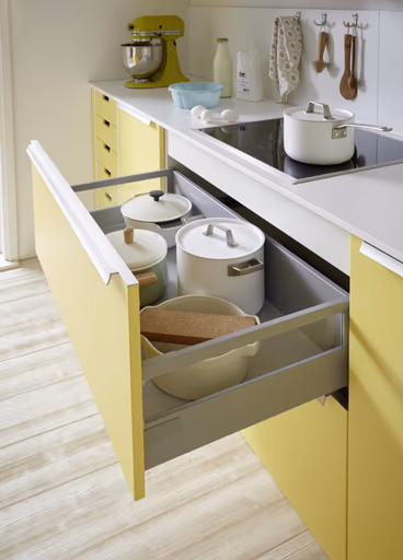 Inselküche 55.100 GL 9 500, Pastellgelb Satinlack