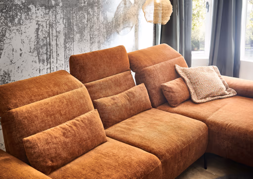 Ecksofa - 2,5-Sitzer mit Longchair rechts, Kopfteil/Armlehne/Rücken verstellbar, Stoff, Rost