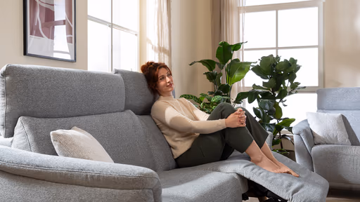 Sofa Nevin - 3-Sitzer, inkl. Relaxfunktion und Kopfteilverstellung (motorisch), Stoff, Silbergrau 