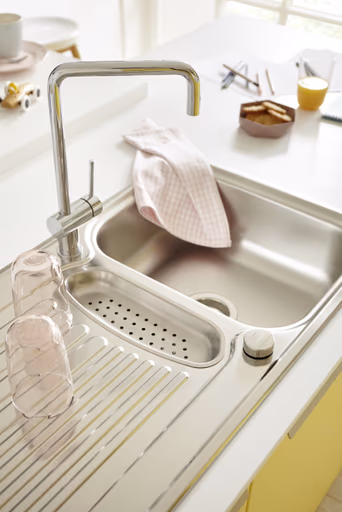 Inselküche 55.100 GL 9 500, Pastellgelb Satinlack