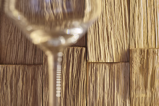 Wohnwand Bakersfield - inkl. Beleuchtung, sichtbare Rückwände mit Holzschindeln/Schubladenfront mit Schroppung, Asteiche massiv, geölt