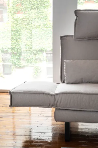 Sofa My - 2,5-Sitzer mit Rückenlehne/Armlehne verstellbar und Drehsitze, Stoff, Hellgrau