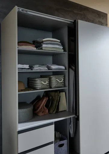 Schwebetürenschrank- B168 cm, Hellgrau, Graphit, Spiegel