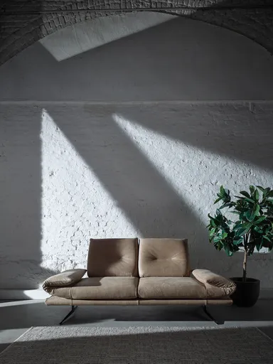 Sofa Lucero - 2,5-Sitzer inkl. Drehsitze und Armlehne/Rückenlehne und Sitztiefe verstellbar, Leder, Taupe 