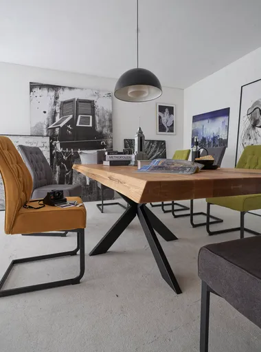 Esstisch - LB ca. 240x100 cm, Wildeiche massiv geölt, Baumkante, Schwarz