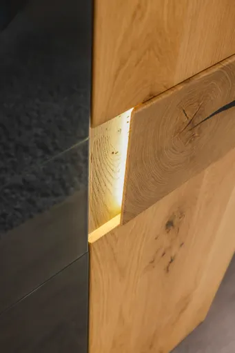 Drehtürenschrank - B. ca. 301 cm, Außentüren Wildeiche massiv mit Hirnholzeinlage massiv, Farbglas Graphit