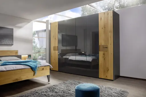 Drehtürenschrank - B. ca. 301 cm, Außentüren Wildeiche massiv mit Hirnholzeinlage massiv, Farbglas Graphit