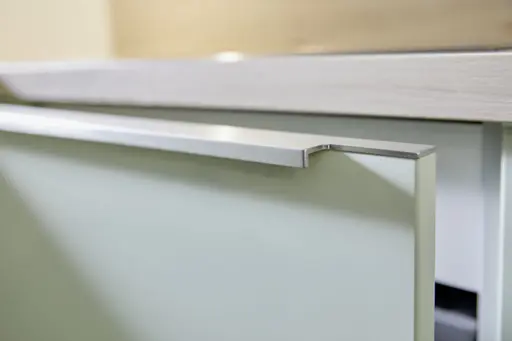 U-Küche 55.100 CO 13 520, Pastellgrün Satin