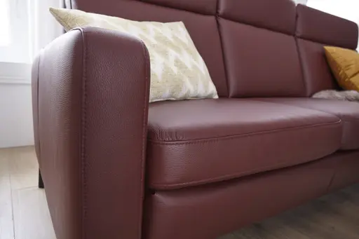 Ecksofa Arima - 2-Sitzer mit Longchair rechts, Leder, Weinbeere