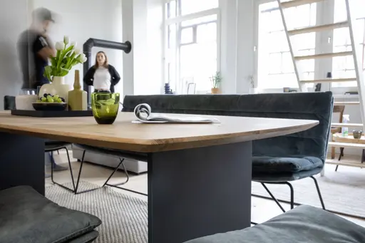 Esstisch Eldur - LB ca. 220x100 cm, Eiche massiv, Natur lackiert, Wange Schwarz