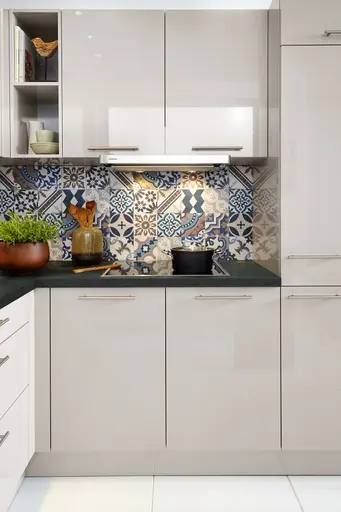 U-Küche 51.160 4 525, Sandgrau hochglanz