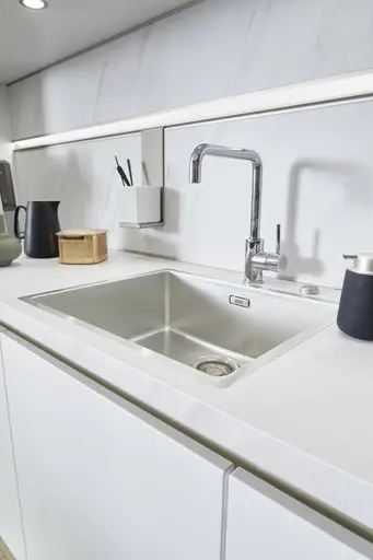 Inselküche 54.160 CO 4 521, Kristallweiß samtmatt Lack