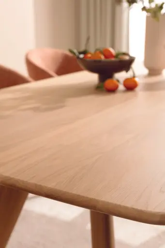 Esstisch Nayara - LB ca. 200x100 cm, Eiche massiv, satin gebeizt matt lackiert