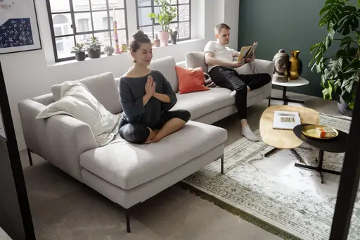 Ecksofa Lenni Style - Longchair links mit 2,5.Sitzer, Stoff, Hellgrau, luftige Kissen