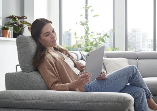 Ecksofa - 2,5-Sitzer mit Ecke rechts, Kopfteil verstellbar, Stoff, Platin