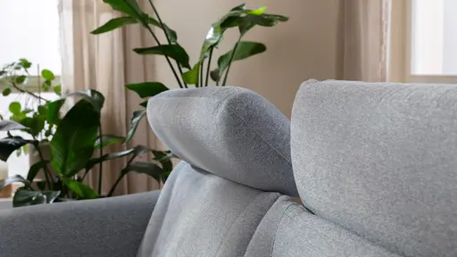 Sofa Nevin - 2,5-Sitzer inkl. Sitzvorzug (motorisch) und Kopfpolsterverstellung, Stoff, Silbergrau