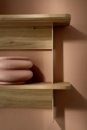 Wandregal Olai - Asteiche massiv, Metall, Schwarz