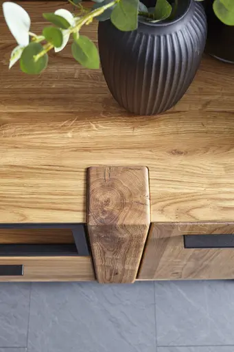 Lowboard Blackpool - Eiche massiv mit Metallrahmen schwarz und Holzbalken