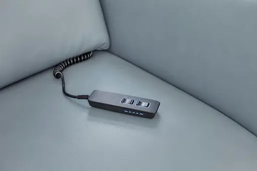 Sofa Fresno - 2-Sitzer inkl. Relaxfunktion motorisch mit Zwischenelement schwarz, inkl. Tisch/USB/Steckdose, Leder Hellblau