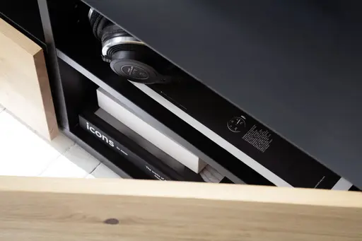 Lowboard Jan - Wildeiche massiv, Metall