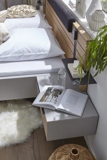 Bett Scottsdale - inkl. Polsteraufsatz, Konsole links/rechts, Paneelaufsatz links/rechts mit Beleuchtung, Liegefläche ca. 180x200 cm, Wildeiche massiv, Lack samtgrau