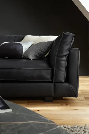 Sofa Aprino 3 - 4-Sitzer XXL, Dickleder, schwarz, Armlehne Kissen