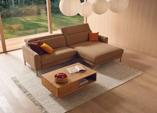 Sofa Braska - 1,75-Sitzer mit Longchair rechts, inkl. Relaxfunktion (motorisch) und Kopfstütze verstellbar, Stoff, Rauchbraun