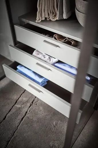 Drehtürenschrank Loretto - B ca. 304 cm, Lack matt, Hellgrau, Rauchglas