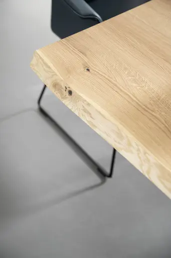 Esstisch 3100 - LB ca. 200x100 cm, Asteiche massiv, Waldkante, Kreuzfuß, Schwarz