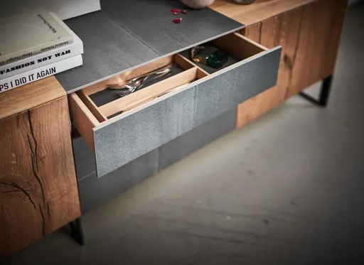 Sideboard Mileto - Asteiche massiv, Natur geölt, Keramik