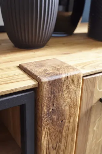 Lowboard Blackpool - Eiche massiv mit Metallrahmen schwarz und Holzbalken