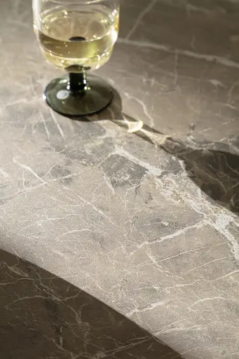 Esstisch 3400 - LB ca. 220x100 cm, ausziehbar, Keramik schwarz, Nussbaum