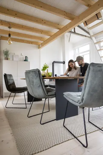 Esstisch Eldur - LB ca. 220x100 cm, Eiche massiv, Natur lackiert, Wange Schwarz