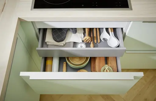 U-Küche 55.100 CO 13 520, Pastellgrün Satin