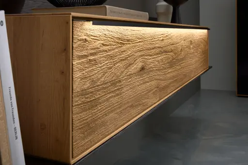 Wohnwand mit Beleuchtung - Asteiche massiv