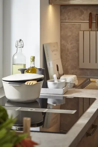 U-Küche 52.190 GL 7 519, Alteiche Provence Synchronpore Nachbildung 