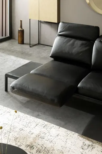 Ecksofa Noto - 2,5-Sitzer mit Longchair rechts inkl. Rückenlehne verstellbar, Leder, Schwarz