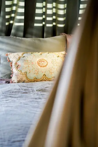 Deko-Kissen - LB ca. 60x40 cm,  Blütenmotiv, Ornamente, Weiß, Blau