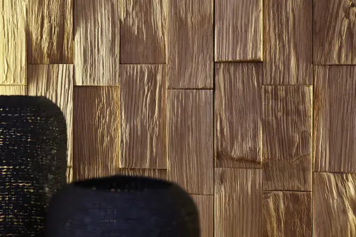 Wohnwand Bakersfield - inkl. Beleuchtung, sichtbare Rückwände mit Holzschindeln/Schubladenfront mit Schroppung, Asteiche massiv, geölt