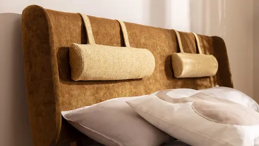 Bettgestell 1660 - Liegefläche ca. 180x200 cm, Wildeiche geölt, Polsterkopfteil grün