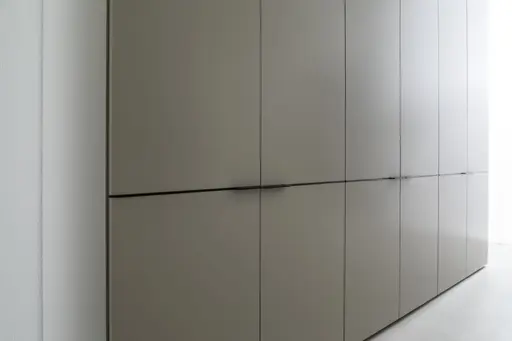 Drehtürenschrank Matera - BHT ca. 301x235x60 cm, Lack Matt, Muschelgrau, Griffe Coffee