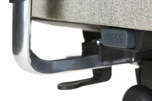 Chefsessel - mit Ergo-Rückenpolsterung und 3D-Armlehnen, Stoff, Schwarz