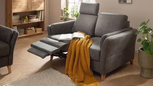 Sofa Vayra - 2-Sitzer, inkl. Relaxfunktion (motorisch) und Kopfstütze verstellbar (manuell), Stoff, Anthrazit