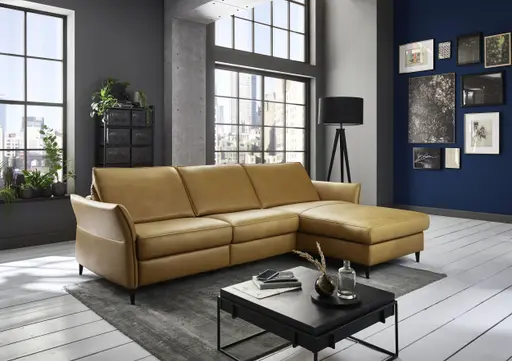 Ecksofa - 2,5-Sitzer mit Longchair rechts, Kopfteil verstellbar (manuell), Leder, Kurkuma